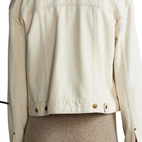 Lauren Ralph - Picture 2 of 2